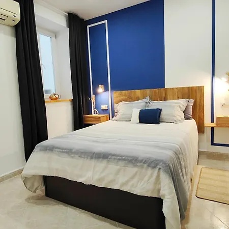 Junto A Calle Larios Apartment *