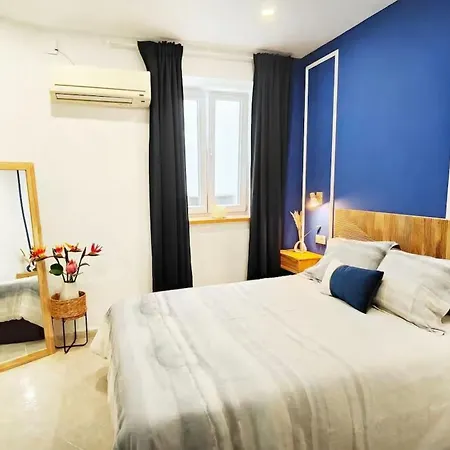 Junto A Calle Larios Apartment *